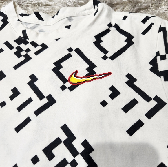 Nike Mens Graphic T-Shirt - Picture 3 of 3